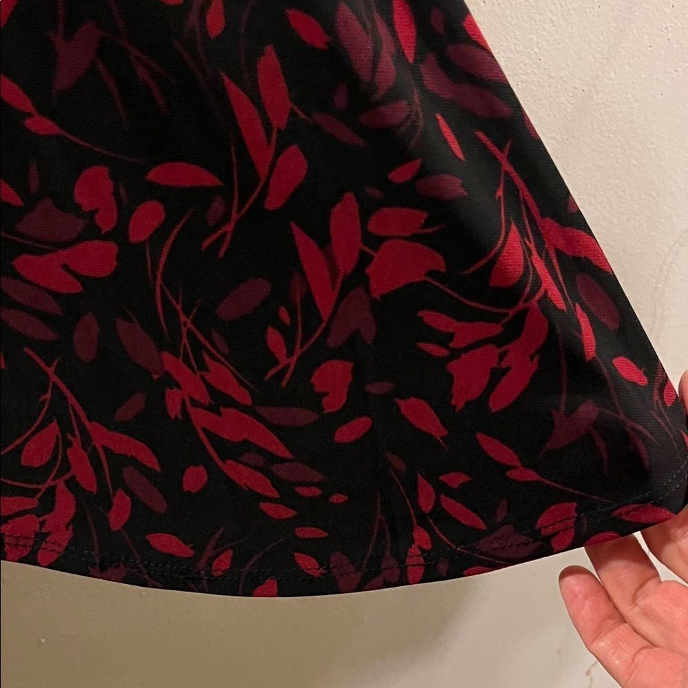 Anne Klein Black and Red Floral Top - Picture 5 of 8
